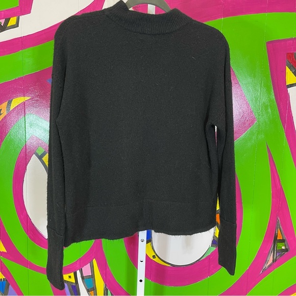 Halogen, Cropped Sweater. Size Large. In good used condition! - Picture 5 of 5
